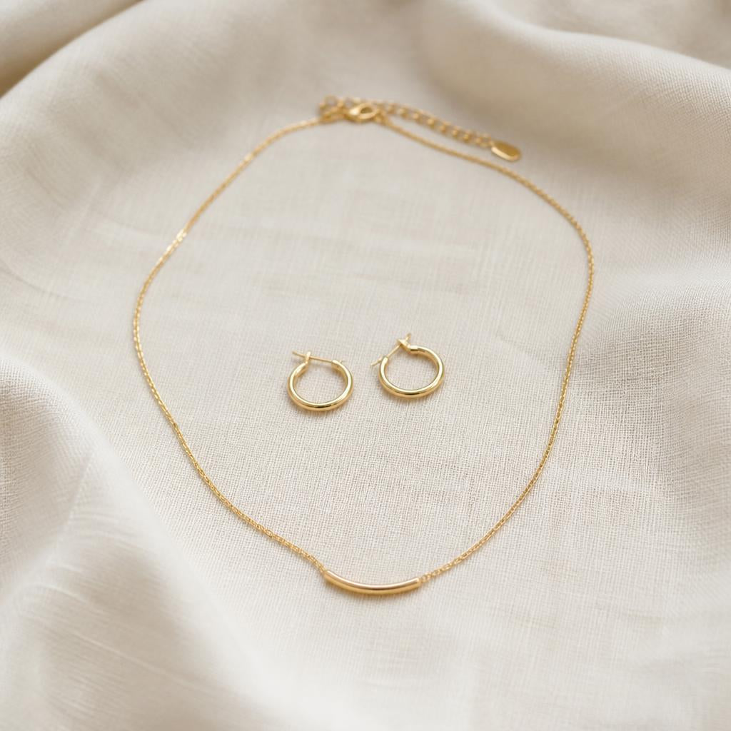 Minimal gold jewelry set